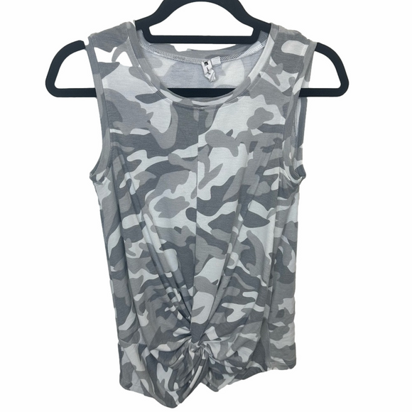 Cable & Gauge Tops - Cable & Gauge White & Gray Camo Blouse Size Small